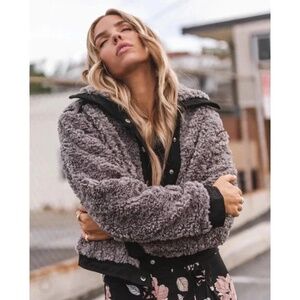 NWOT Olivaceous Swiss Alp Gray Large Sherling Sherpa Pocketed Bomber Jacket